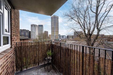 4 bedroom flat to rent, Lewisham Hill, Blackheath, London, SE13