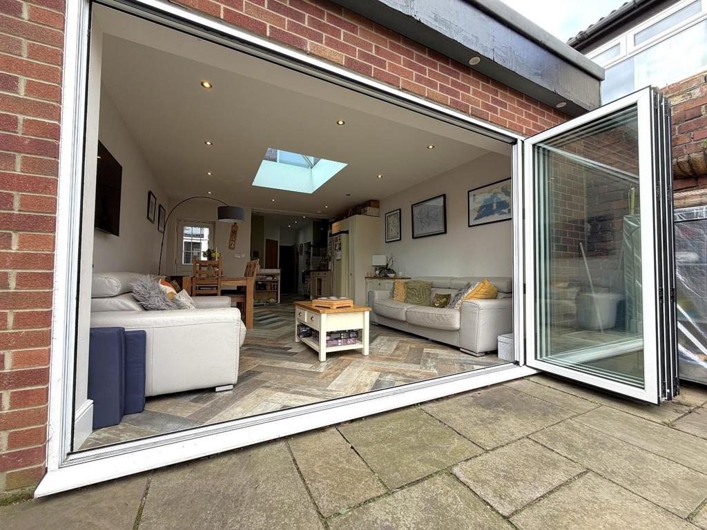 Bi fold doors to the garden