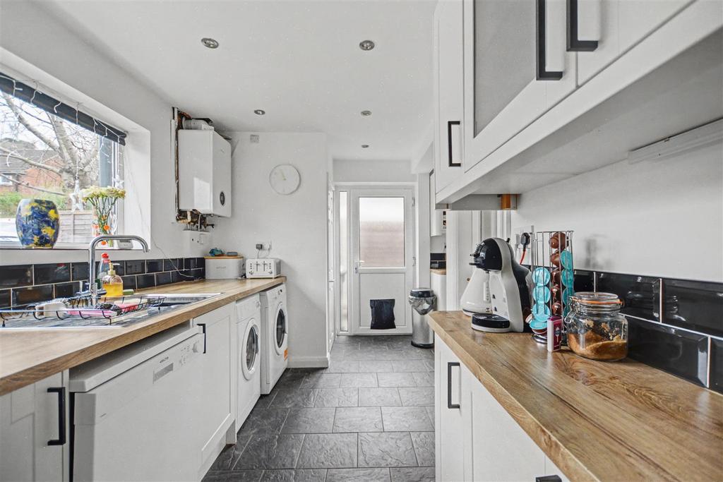 Kitchen 1.jpeg