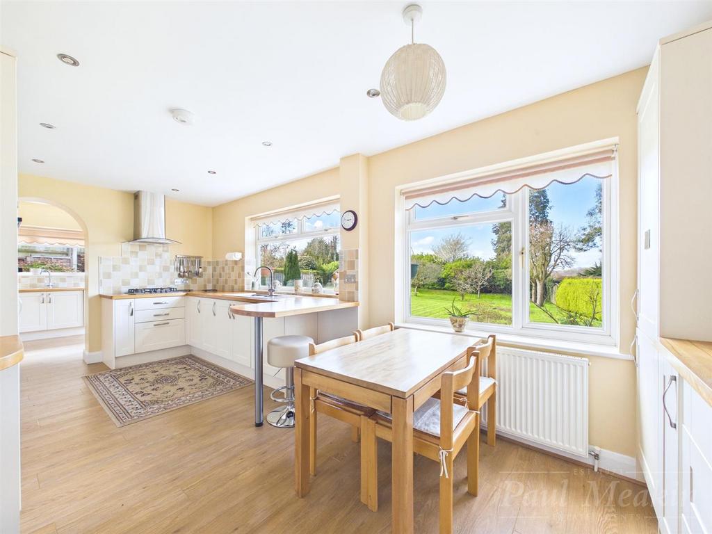 Kitchen/ Breakfast Room