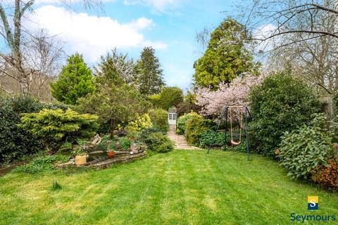 undefined, Fairlands Avenue, Guildford GU3