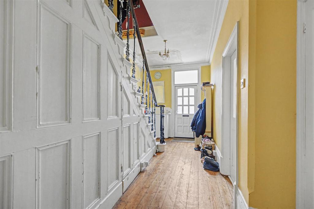 Entrance Hall 1.jpeg