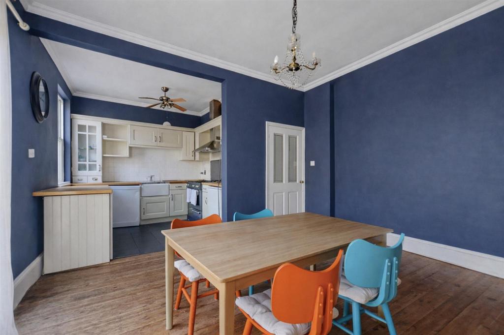 Kitchen Diner 2 decluttered.jpeg