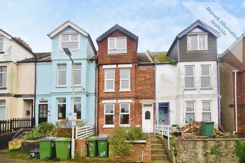 4 bedroom terraced house to rent, Penfold Road Folkestone CT19