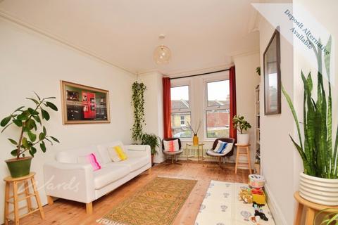 4 bedroom terraced house to rent, Penfold Road Folkestone CT19