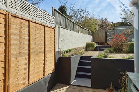 4 bedroom terraced house to rent, Penfold Road Folkestone CT19