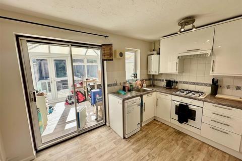 2 bedroom terraced house for sale, Bardsley Drive, Farnham