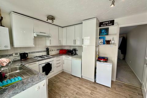 2 bedroom terraced house for sale, Bardsley Drive, Farnham