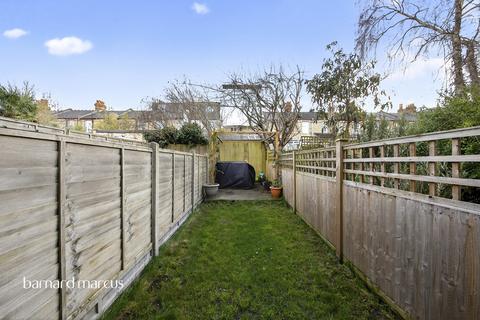 2 bedroom maisonette for sale, Lyndhurst Road, London