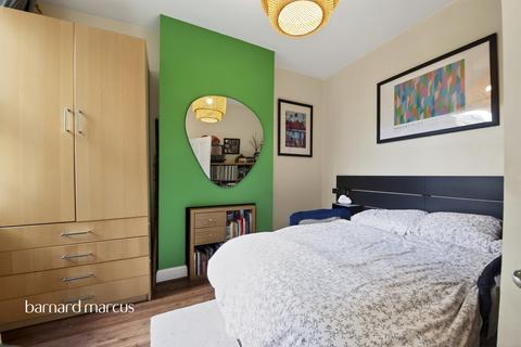 2 bedroom maisonette for sale, Lyndhurst Road, London