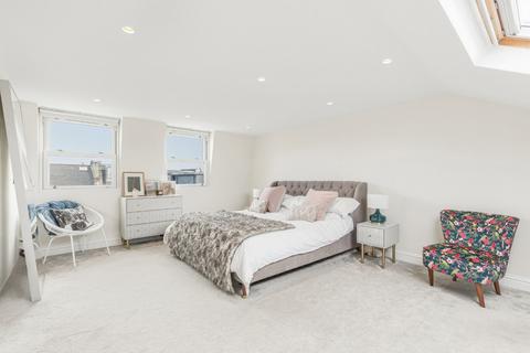 4 bedroom terraced house for sale, Freshford Street, Earlsfield, London, SW18