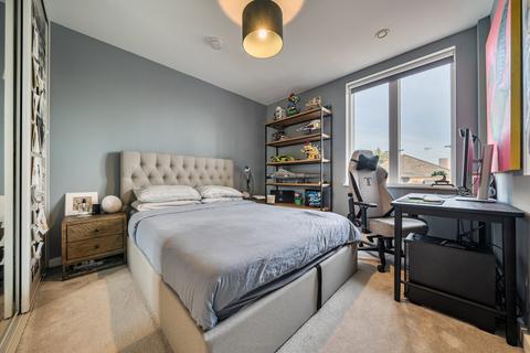 2 bedroom flat for sale, Layard Road, London, SE16