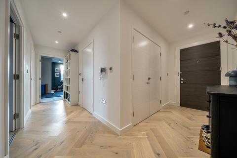 2 bedroom flat for sale, Layard Road, London, SE16