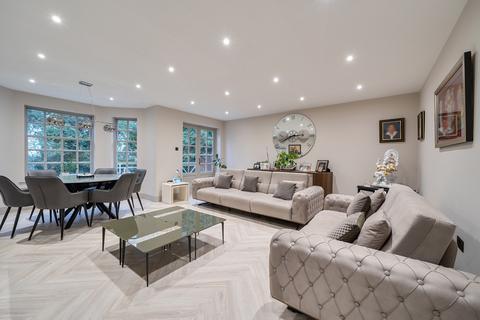 2 bedroom apartment for sale, Aylmer Drive, Stanmore