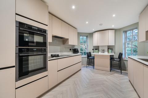 2 bedroom apartment for sale, Aylmer Drive, Stanmore