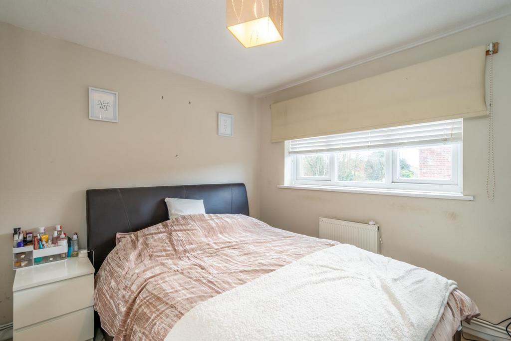Bedroom 1.jpg