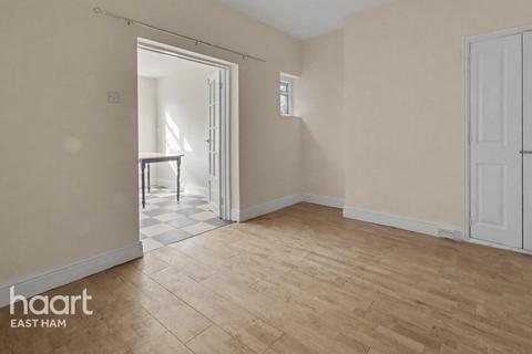 3 bedroom end of terrace house for sale, Arthur Road, London