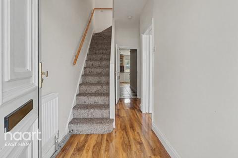 3 bedroom end of terrace house for sale, Arthur Road, London