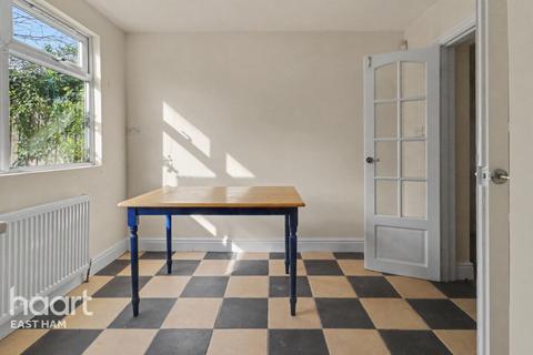 3 bedroom end of terrace house for sale, Arthur Road, London