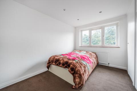 2 bedroom flat to rent, Carston Close Lee SE12