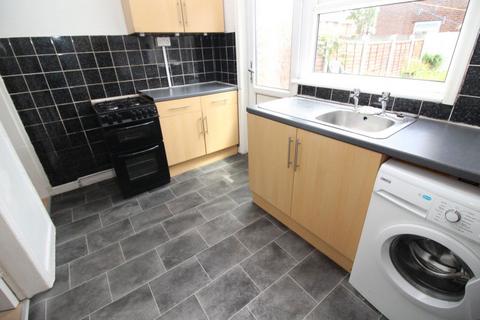 3 bedroom terraced house to rent, Coniston Road, Hindley