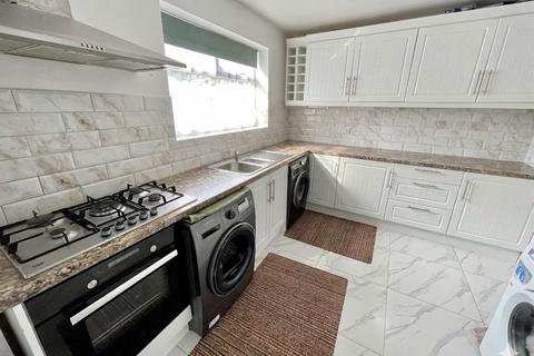 3 bedroom end of terrace house for sale, Abbots Wood Road, Luton, Bedfordshire, LU2 0LT