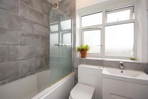 1 bedroom flat to rent, Gowrie Road,