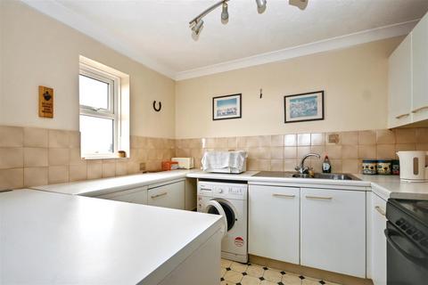 1 bedroom flat for sale, Snowdon Close, Eastbourne