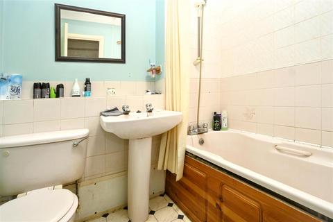 1 bedroom flat for sale, Snowdon Close, Eastbourne