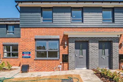 3 bedroom end of terrace house to rent, Robert Lewis Avenue, Crewe, Cheshire, CW1