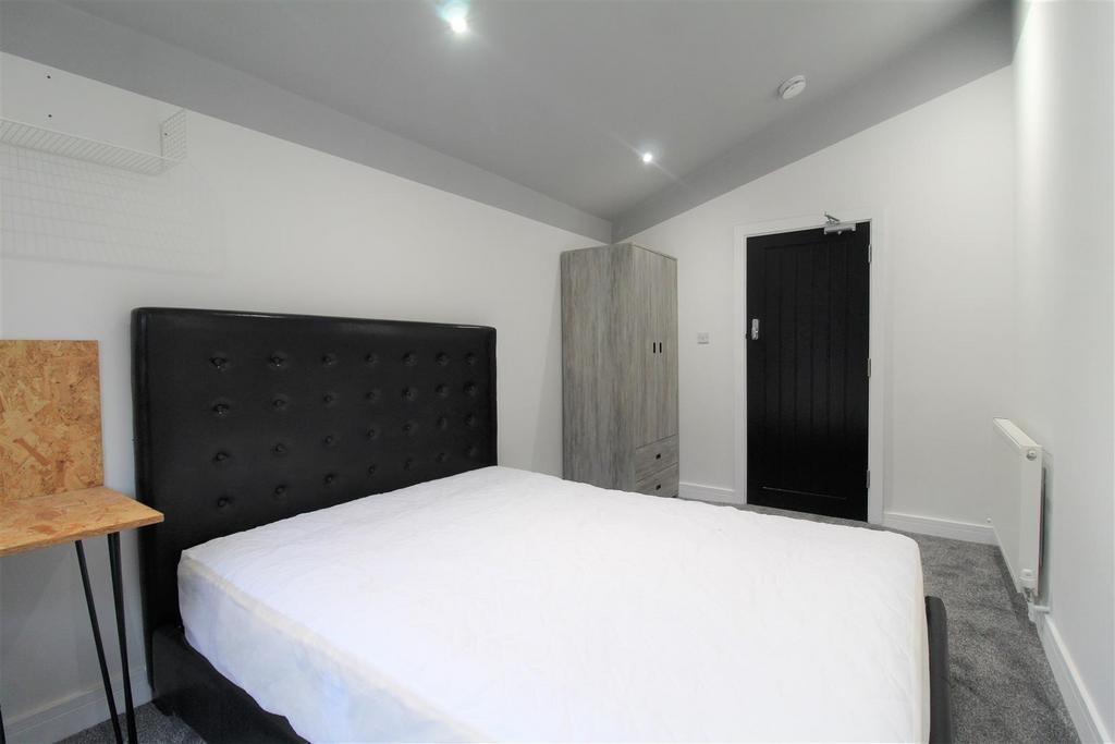 5 Bedroom (2).JPG