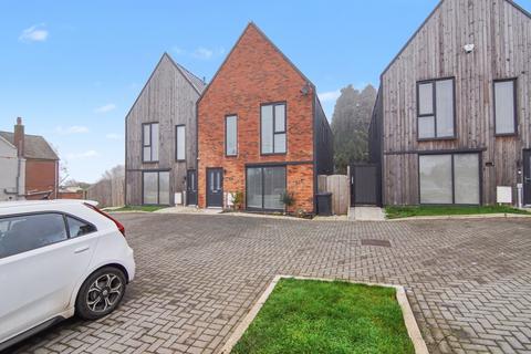 4 bedroom semi-detached house for sale, Harrowfield Close, Nuneaton, CV10