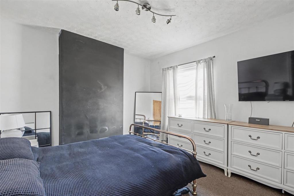 Bedroom 1 1.jpeg