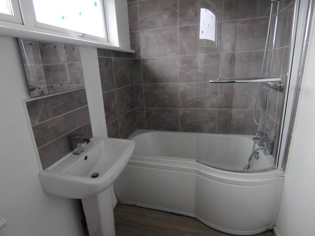 Colyton 4 bathroom