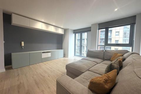 2 bedroom flat to rent, Elba, City Island