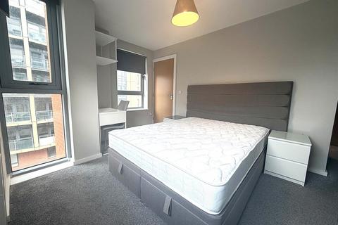 2 bedroom flat to rent, Elba, City Island