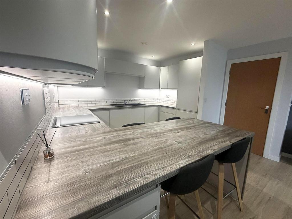Kitchen 2.jpeg