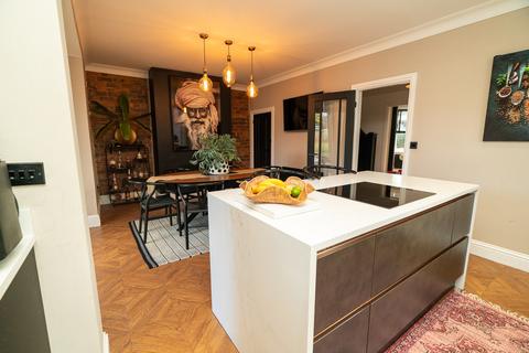 3 bedroom semi-detached house for sale, Swarland Avenue, Benton, Newcastle upon Tyne, NE7