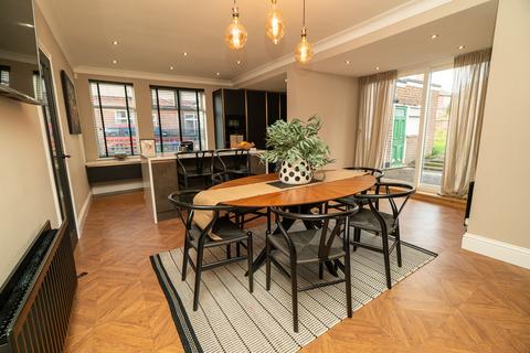 3 bedroom semi-detached house for sale, Swarland Avenue, Benton, Newcastle upon Tyne, NE7