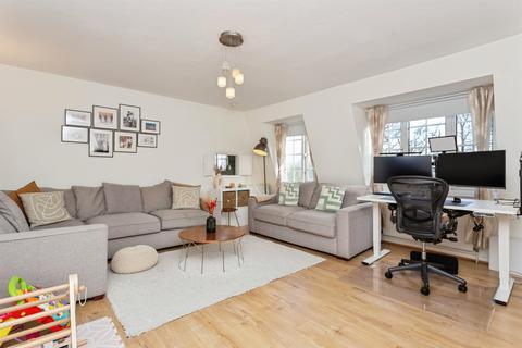 3 bedroom flat for sale, Sudbury Hill, Harrow