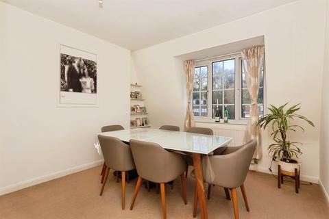3 bedroom flat for sale, Sudbury Hill, Harrow