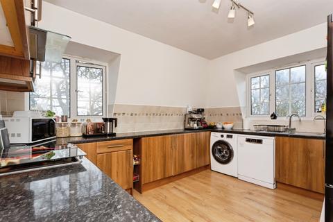 3 bedroom flat for sale, Sudbury Hill, Harrow