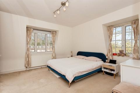 3 bedroom flat for sale, Sudbury Hill, Harrow