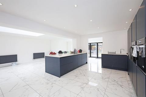 3 bedroom detached house for sale, Sleaford Road, PE21