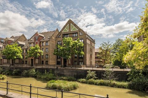 1 bedroom flat for sale, Discovery Walk, London E1W