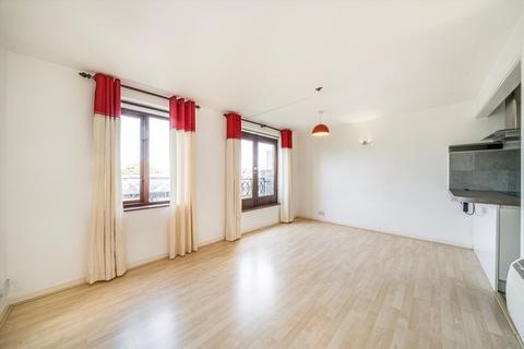 1 bedroom flat for sale, Discovery Walk, London E1W