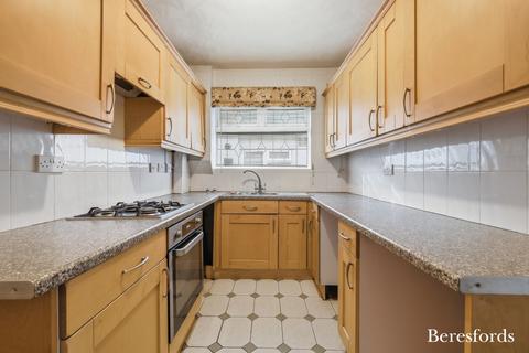 3 bedroom bungalow for sale, Alma Avenue, Hornchurch, RM12