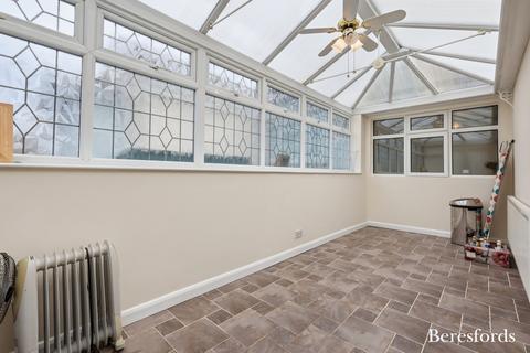 3 bedroom bungalow for sale, Alma Avenue, Hornchurch, RM12