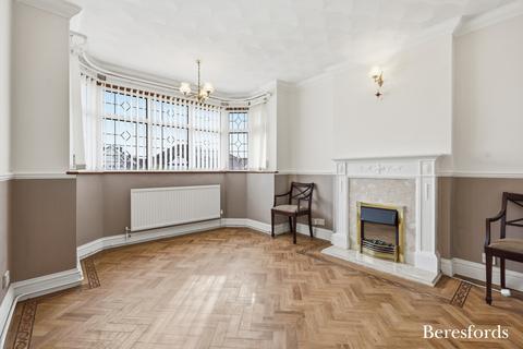 3 bedroom bungalow for sale, Alma Avenue, Hornchurch, RM12