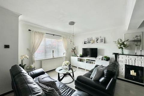 undefined, Lothian Avenue, Hayes, Middlesex, UB4 0EG